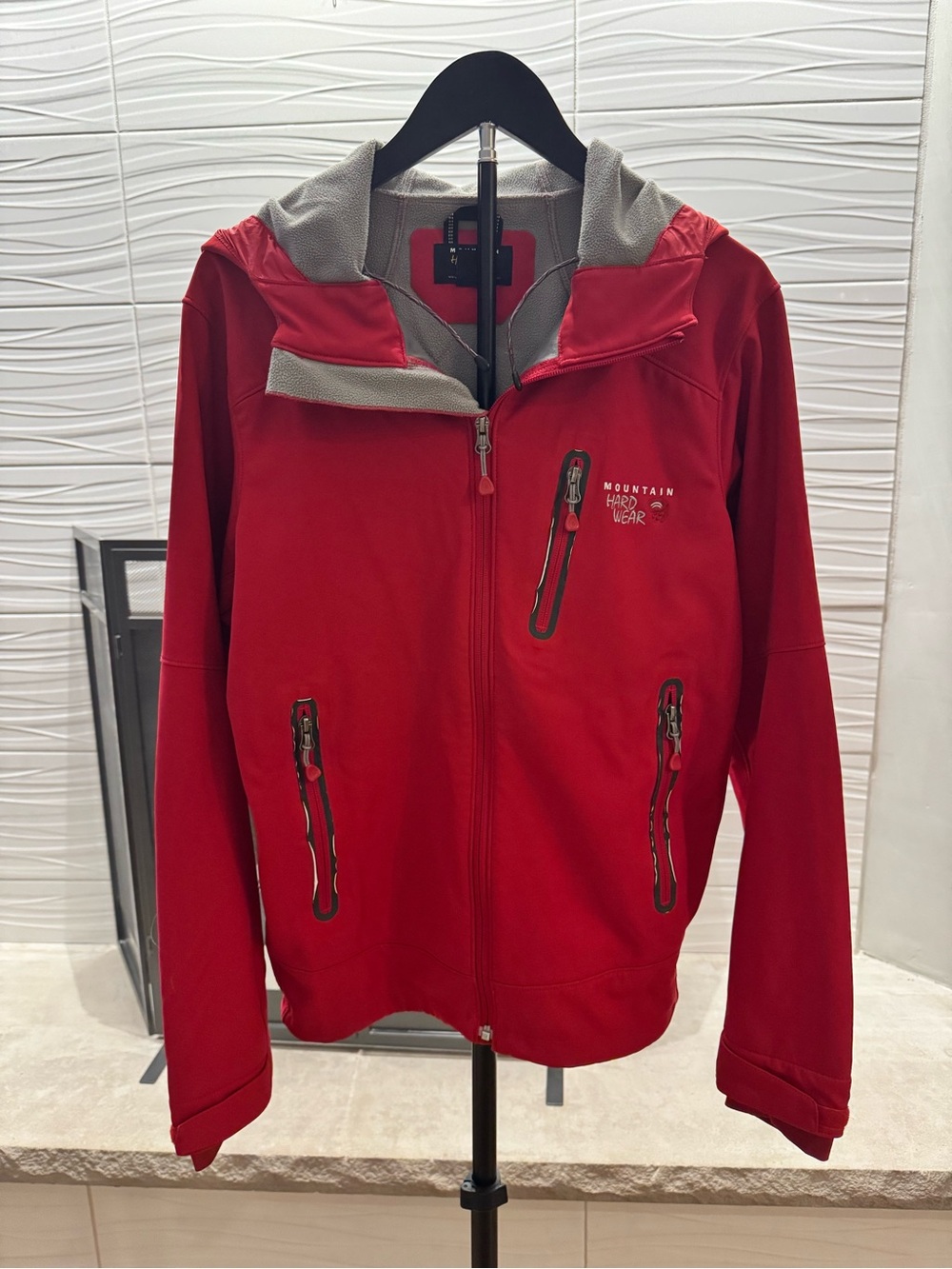 Mountain Hardwear Red Hooded Performance Softshell Jacket medium